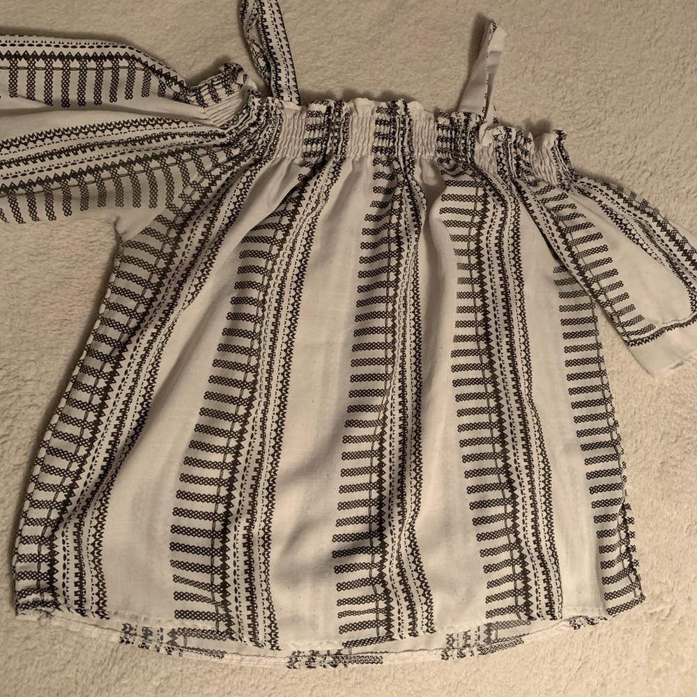 Off the shoulder tank top 🌼marked down price🌼